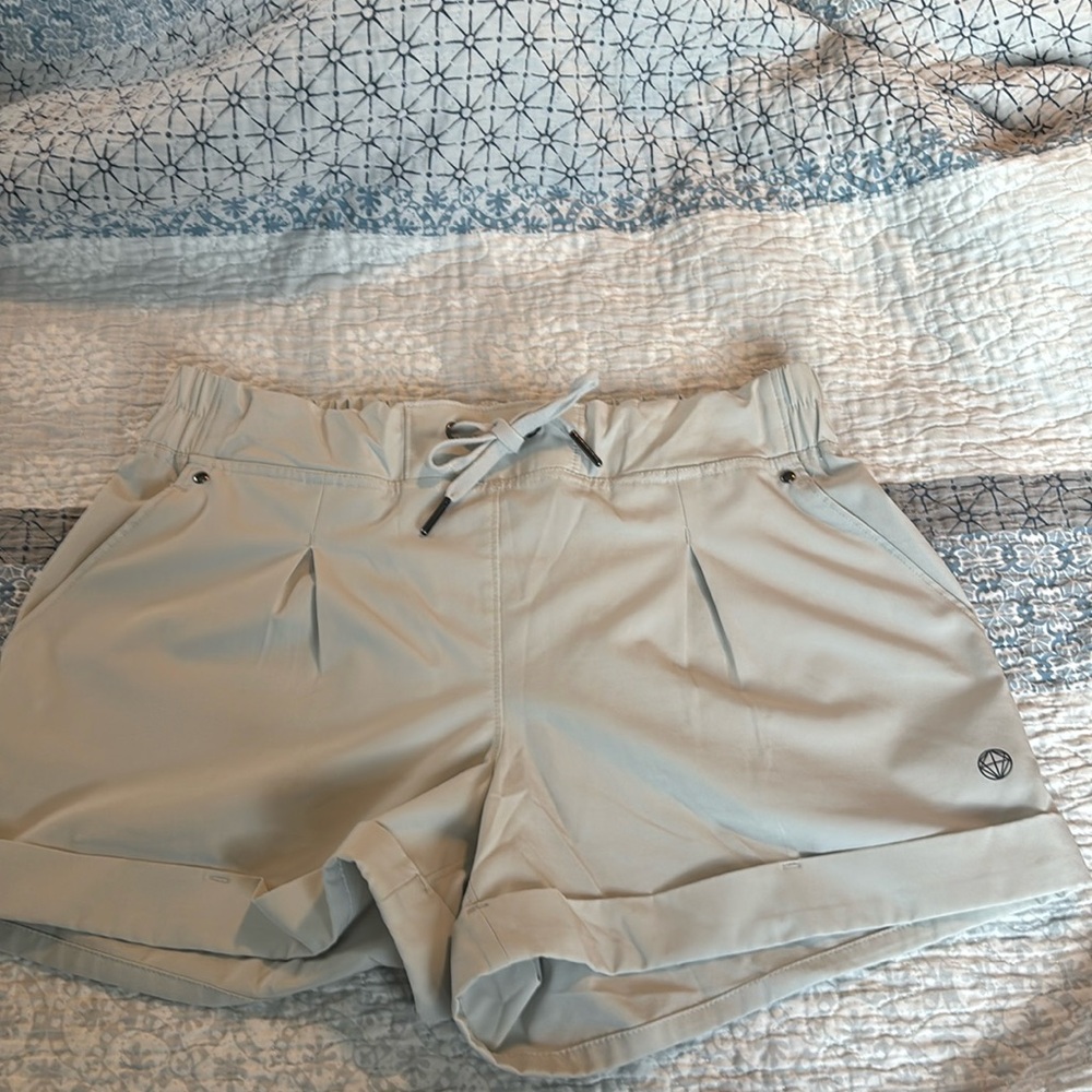Mondetta shorts size M